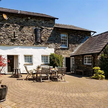 Nyaraló Bank Barn At Rusland *